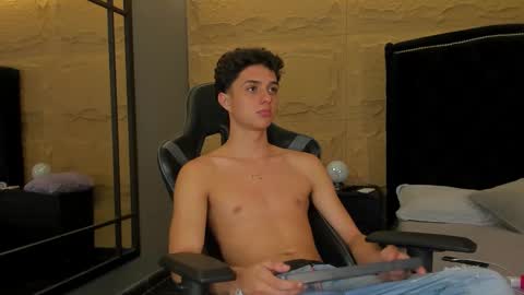 Snapshot of ethanlowell chatting on October 25, 5:59 am ethanlowell online show from October 25, 5:59 am