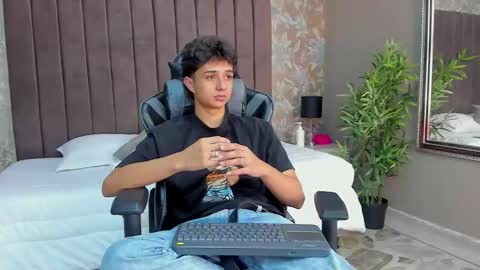 Snapshot of ethanlowell chatting on October 30, 12:12 am ethanlowell online show from October 30, 12:12 am