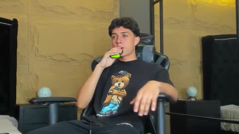 Snapshot of ethanlowell chatting on November 15, 4:21 am ethanlowell online show from November 15, 4:21 am