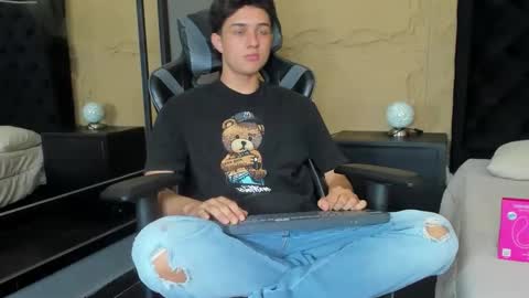 Snapshot of ethanlowell chatting on November 27, 5:09 am ethanlowell online show from November 27, 5:09 am