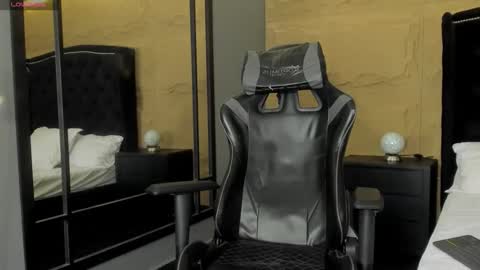 Snapshot of ethanlowell chatting on November 30, 6:50 am ethanlowell online show from November 30, 6:50 am