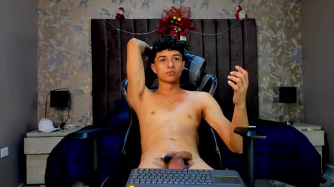 Snapshot of ethanlowell chatting on December 16, 4:39 am ethanlowell online show from December 16, 4:39 am