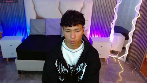 Snapshot of ette_tay chatting on October 22, 12:44 am ette online show from October 22, 12:44 am