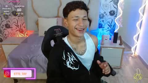 Snapshot of ette_tay chatting on November 5, 3:06 am ette online show from November 5, 3:06 am