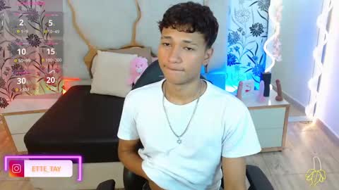 Snapshot of ette_tay chatting on November 9, 4:00 am ette online show from November 9, 4:00 am