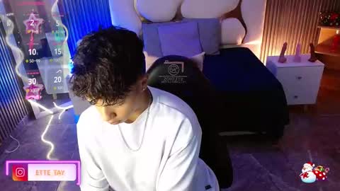 Snapshot of ette_tay chatting on December 15, 3:22 am ette online show from December 15, 3:22 am