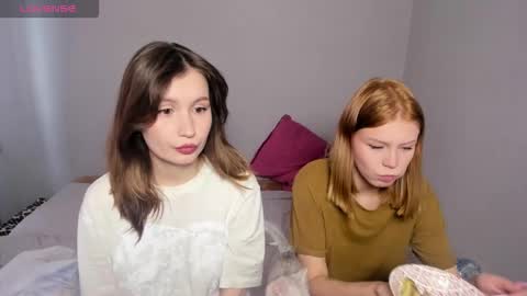 Snapshot of eumomino chatting on October 6, 5:05 am Veronica Tiia Lilith left to right online show from October 6, 5:05 am