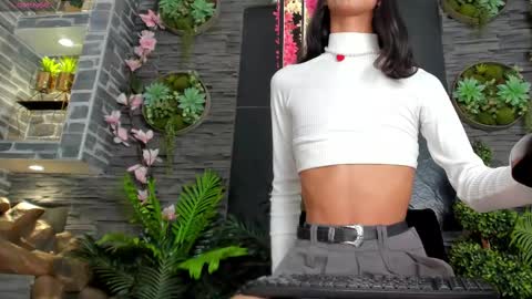 Snapshot of eva_coluccy chatting on February 11, 12:59 am EVA COLUCCY online show from February 11, 12:59 am