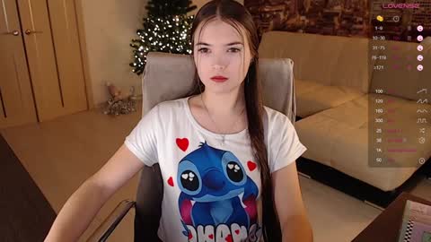 Snapshot of eva_davie chatting on December 10, 5:00 pm Eva online show from December 10, 5:00 pm