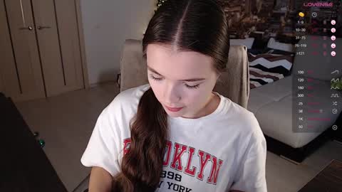 Snapshot of eva_davie chatting on January 13, 9:52 am Eva online show from January 13, 9:52 am