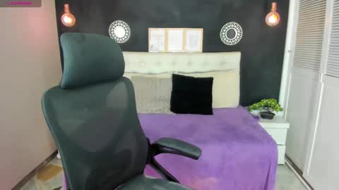 Snapshot of eva_hot_1 chatting on October 8, 1:09 pm eva_hot_1 online show from October 8, 1:09 pm