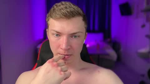 Eva and Iron online show from February 5, 9:41 pm