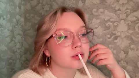 Snapshot of eva_kittenn chatting on September 14, 4:11 am eva_kittenn online show from September 14, 4:11 am