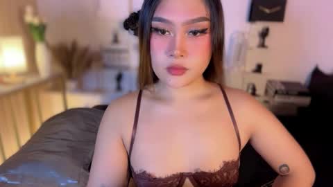 Queen Eva Mazikeen online show from March 13, 9:10 pm