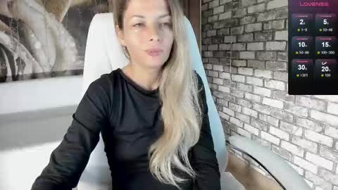 Snapshot of eva_melow chatting on September 24, 4:21 pm Eva online show from September 24, 4:21 pm