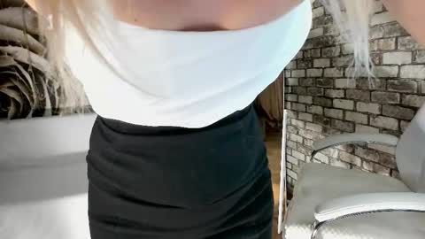 Snapshot of eva_melow chatting on November 16, 8:31 am Eva online show from November 16, 8:31 am