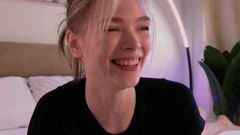 Snapshot of eva_natsumi chatting on February 12, 9:31 am Eva online show from February 12, 9:31 am