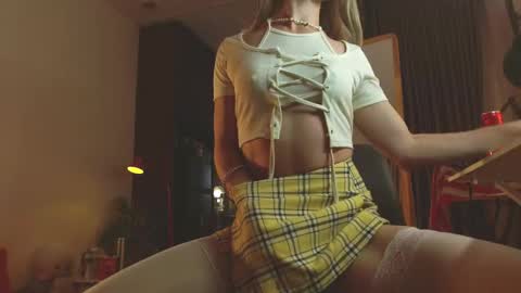 Snapshot of eva_quagmire chatting on October 12, 6:23 am Eva online show from October 12, 6:23 am