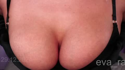 Snapshot of eva_ra chatting on December 29, 9:52 pm Eva online show from December 29, 9:52 pm