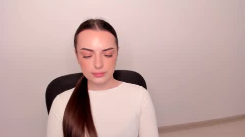 Snapshot of eva_rossee_ chatting on March 11, 5:46 pm Eva online show from March 11, 5:46 pm