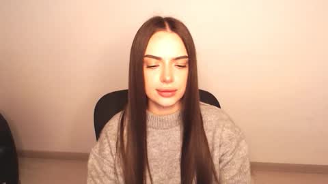 Snapshot of eva_rossee_ chatting on October 13, 9:42 am Eva online show from October 13, 9:42 am