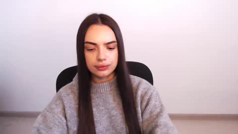 Snapshot of eva_rossee_ chatting on November 15, 9:39 am Eva online show from November 15, 9:39 am