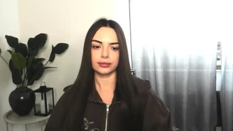 Snapshot of eva_rossee_ chatting on February 5, 11:37 am Eva online show from February 5, 11:37 am