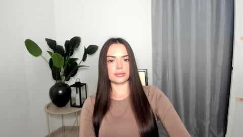 Snapshot of eva_rossee_ chatting on February 15, 3:31 pm Eva online show from February 15, 3:31 pm