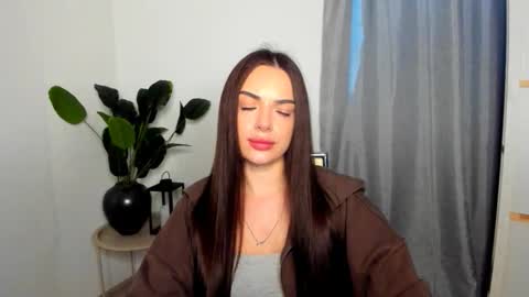 Snapshot of eva_rossee_ chatting on February 23, 3:42 pm Eva online show from February 23, 3:42 pm