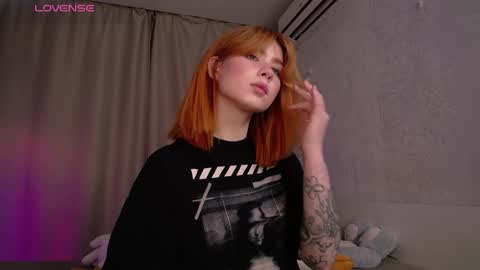 Snapshot of evaa_moonn_ chatting on November 10, 9:41 am Eva online show from November 10, 9:41 am