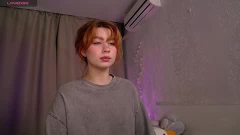 Snapshot of evaa_moonn_ chatting on December 16, 6:51 am Eva online show from December 16, 6:51 am