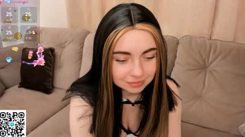 Snapshot of evablimey chatting on October 26, 5:35 am Eva online show from October 26, 5:35 am