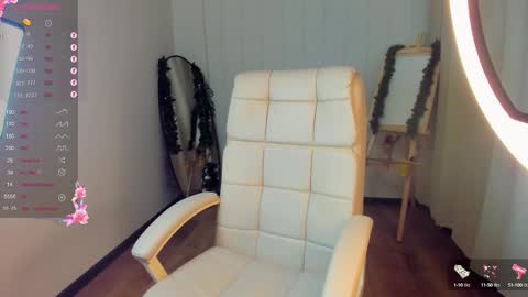 Snapshot of evacadooo chatting on December 14, 11:18 am Eva online show from December 14, 11:18 am