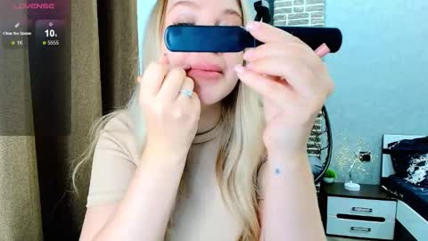 Snapshot of evacadooo chatting on September 11, 2:00 am Eva online show from September 11, 2:00 am