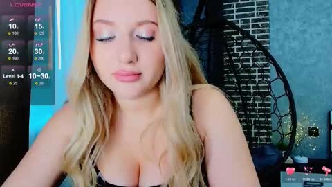 Snapshot of evacadooo chatting on September 23, 3:20 am Eva online show from September 23, 3:20 am