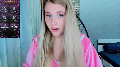 Snapshot of evacadooo chatting on October 29, 10:50 am Eva online show from October 29, 10:50 am