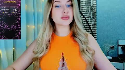 Snapshot of evacadooo chatting on November 23, 2:22 am Eva online show from November 23, 2:22 am