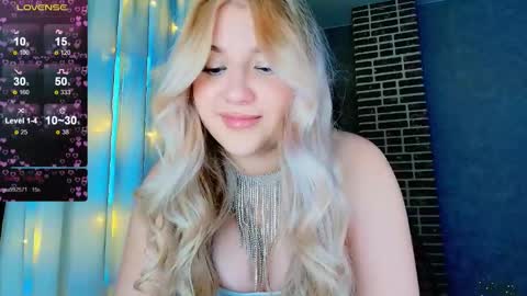 Snapshot of evacadooo chatting on December 4, 4:33 am Eva online show from December 4, 4:33 am