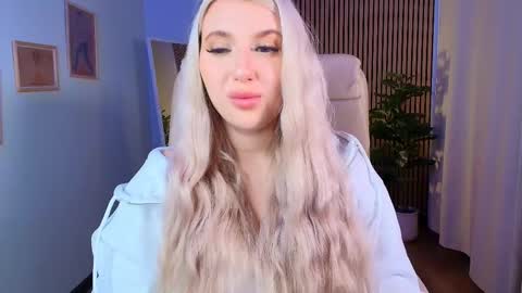 Eva  online show from May 12, 2:30 am