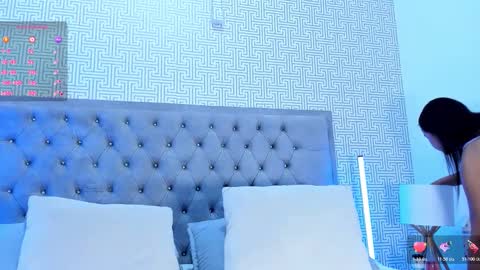 Snapshot of evalunna__ chatting on November 8, 6:51 pm Eva Luna online show from November 8, 6:51 pm