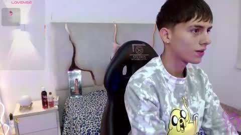 evan_tay online show from February 11, 3:00 am