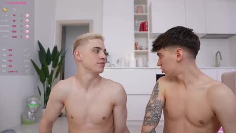 Snapshot of evan_white_ chatting on February 12, 7:34 am evan_white_ online show from February 12, 7:34 am