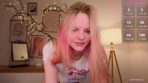 Snapshot of evangel1ne chatting on December 22, 5:23 am evangel1ne online show from December 22, 5:23 am