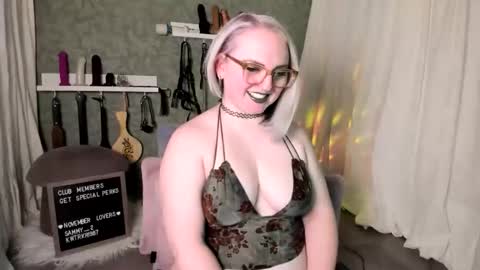 Snapshot of evanharlowe chatting on December 17, 11:33 pm Evan Harlowe online show from December 17, 11:33 pm