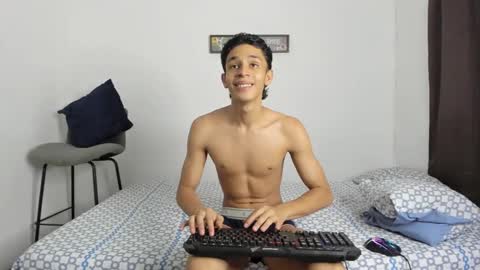 Snapshot of evans_collins24 chatting on February 28, 11:01 pm Evans collins24 online show from February 28, 11:01 pm