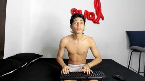 Snapshot of evans_collins24 chatting on November 2, 7:05 pm Evans collins24 online show from November 2, 7:05 pm