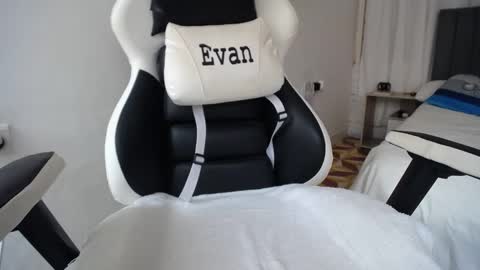 Evan online show from January 2, 5:07 pm