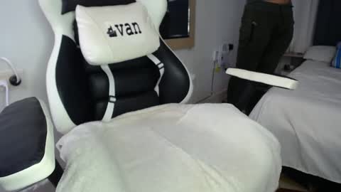 Evan online show from January 4, 11:22 am