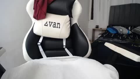 Evan online show from February 3, 3:38 pm