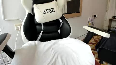 Evan online show from March 3, 6:33 pm